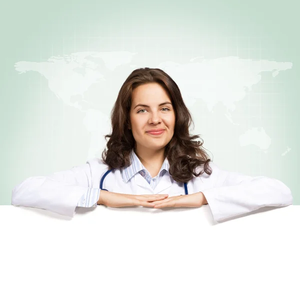 Giovane donna medico con uno striscione bianco — Foto Stock