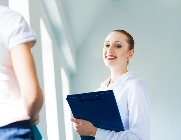 Joven mujer de negocios — Foto de Stock