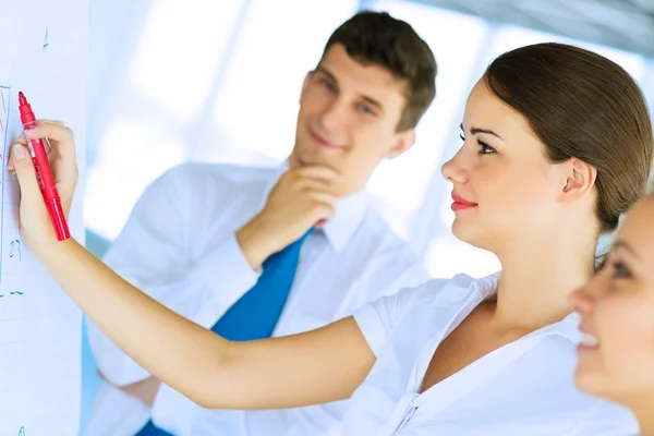 Businessmen are meeting near the flipchart — Stock Photo, Image