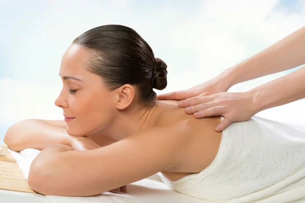 Beautiful spa woman lying on the couch — Stock Photo, Image