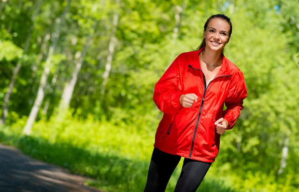 Saudável jovem atleta feminino correndo — Fotografia de Stock