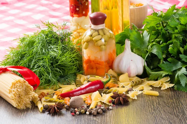 Spaghettis et légumes italiens — Photo