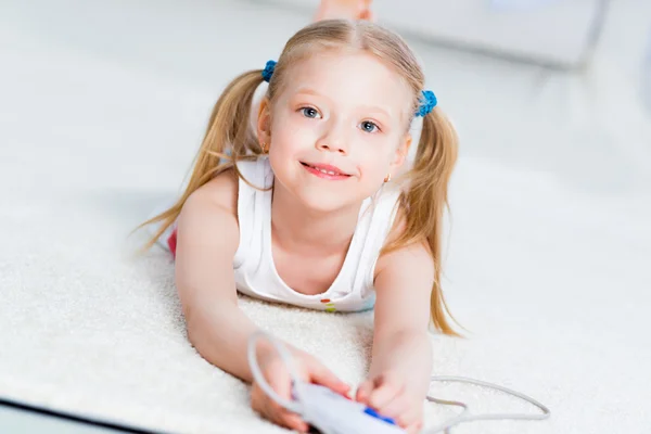 Girl playing on a game console — Stock Photo, Image