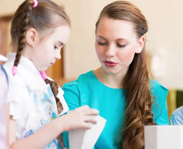 Children draw with the teacher — Stock Photo, Image