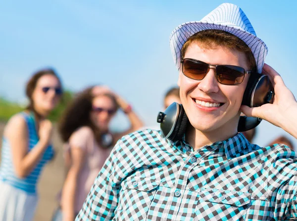 Young man in sunglasses — Stock Photo, Image