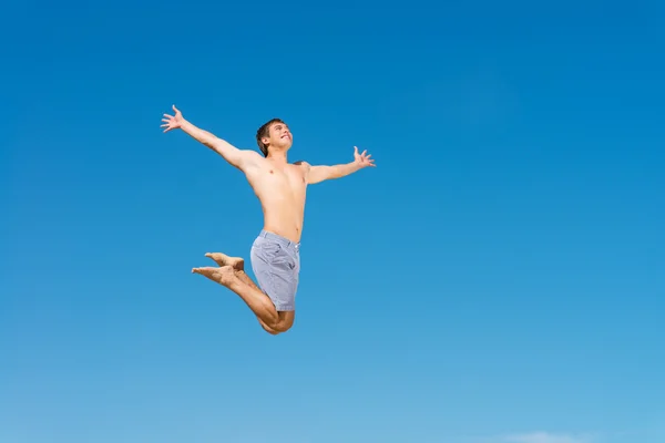 Joven saltando — Foto de Stock