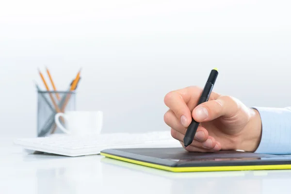 Designer hand drawing a graph on the tablet — Stock Photo, Image