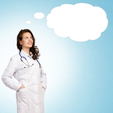 genç kadın doktor düşünüyor