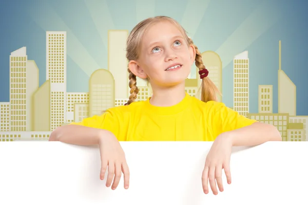 Niña sosteniendo una pancarta blanca — Foto de Stock