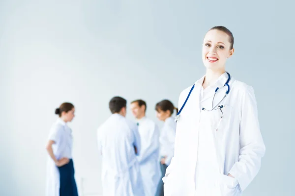 Retrato del joven médico exitoso — Foto de Stock