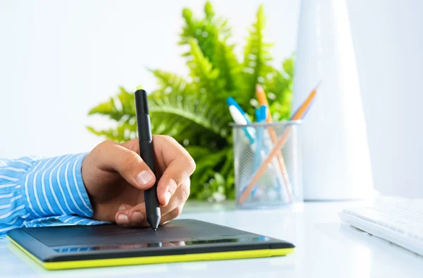 Close-up of a man's hand with a pen stylus — Stock Photo, Image