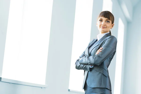 Mujer de negocios moderna joven — Foto de Stock