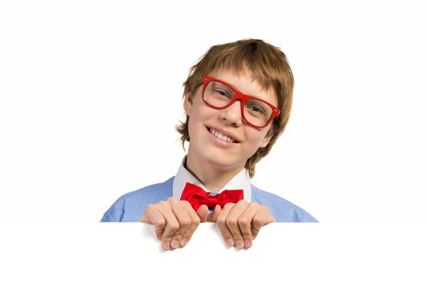 Chłopiec w okularach, trzymając afisz biały — Zdjęcie stockowe