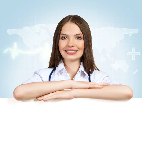 Giovane donna medico con uno striscione bianco — Foto Stock