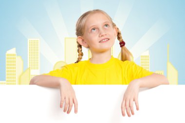 Beyaz bir bayrak tutan kız