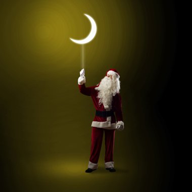 Noel Baba elinde parlayan bir ay