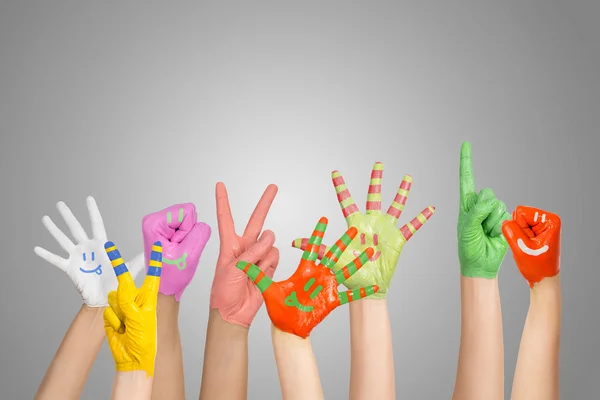 Mãos de crianças pintadas — Fotografia de Stock