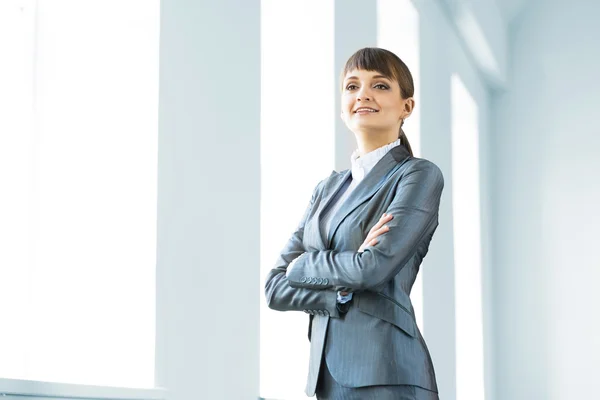 Mujer de negocios moderna joven — Foto de Stock