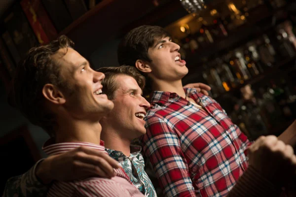 Fans in de bar — Stockfoto