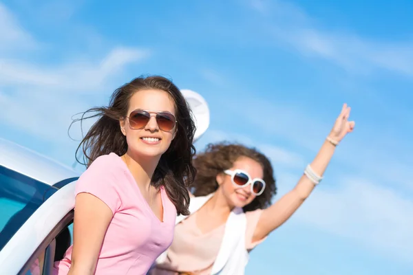 Vrouw met zonnebril — Stockfoto