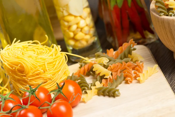 Tomate cereja e macarrão — Fotografia de Stock