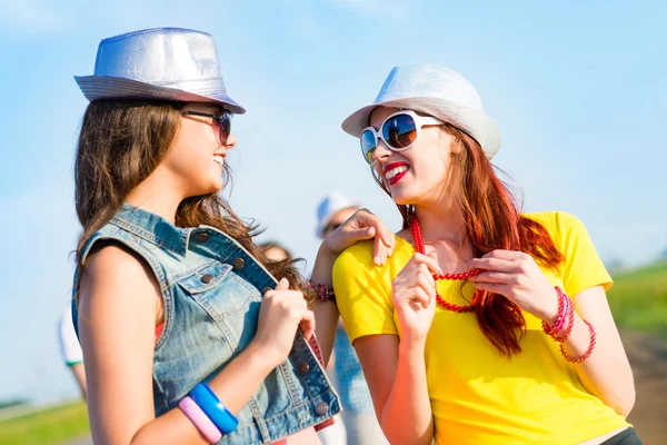 Two young girlfriends having fun — Stock Photo, Image