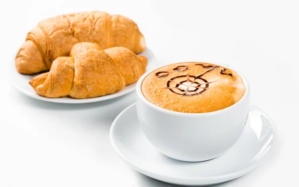 Kopp kaffe och croissanter — Stockfoto