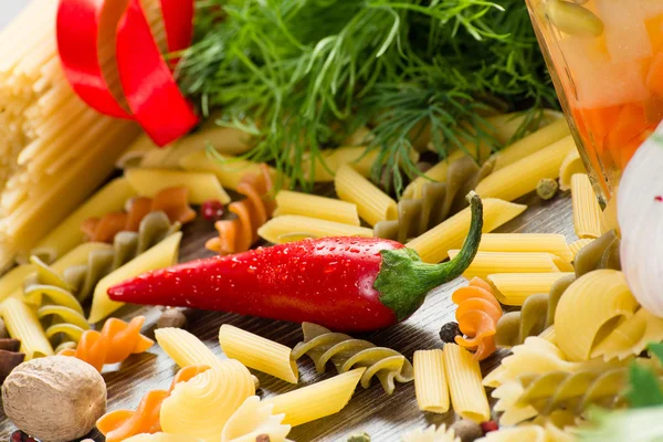 Italiensk pasta och grönsaker — Stockfoto