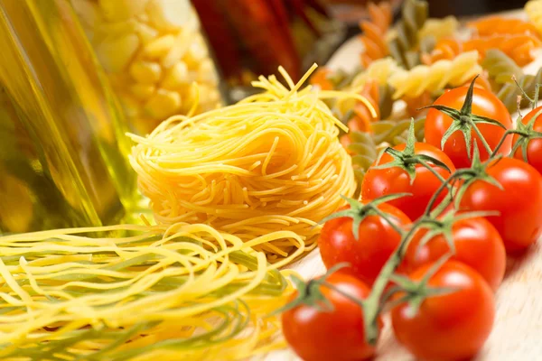 Körsbärstomater och pasta — Stockfoto