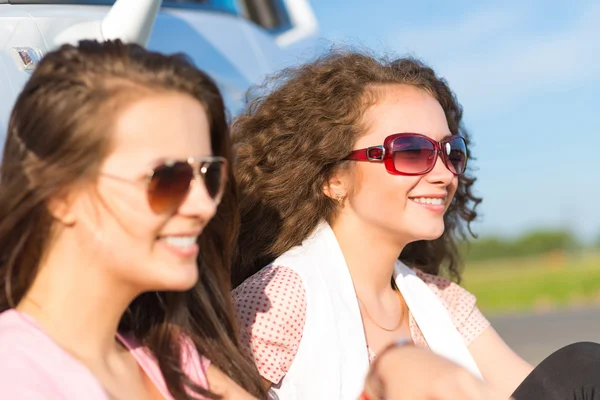 Vrouwen in zonnebril — Stockfoto