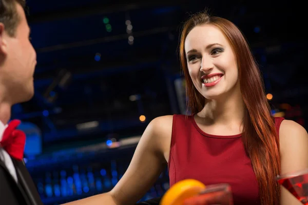 Mujer en un club nocturno —  Fotos de Stock