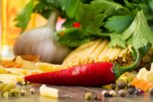 Spaghetti e verdure italiane — Foto Stock