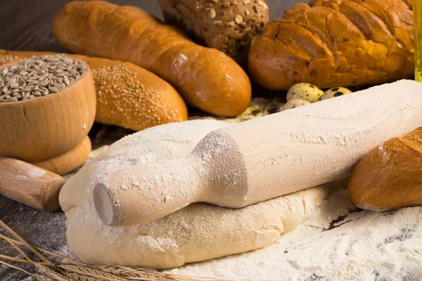 Mouka, vejce, bílý chléb, pšenice uši — Stock fotografie
