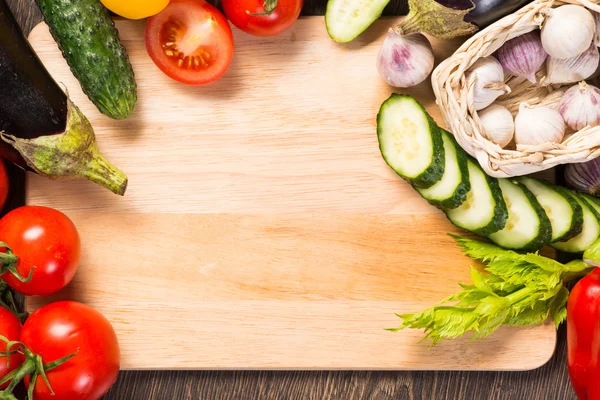 Vegetables on the kitchen board — Stock Photo, Image