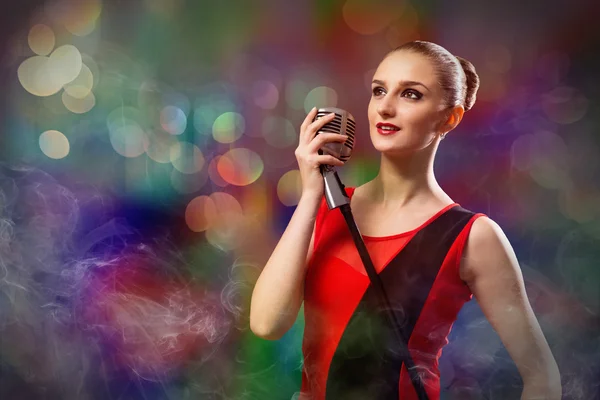 Attractive female singer with microphone — Stock Photo, Image