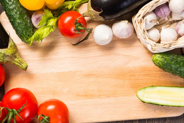 Vegetables on the kitchen board — Stock Photo, Image