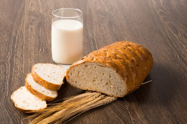 Pan rebanado con cereales —  Fotos de Stock
