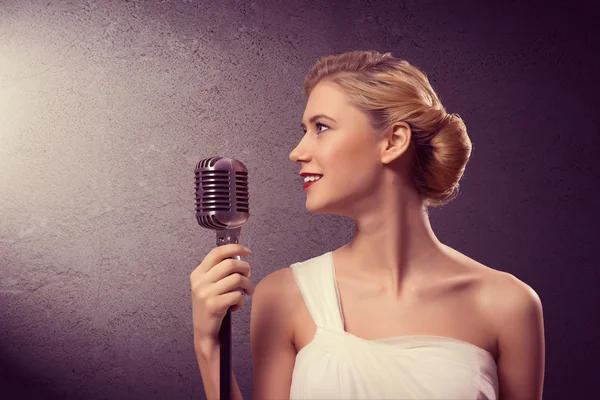 Attractive female singer with microphone — Stock Photo, Image