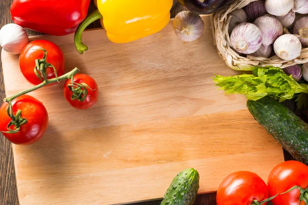 Vegetables on the kitchen board — Stock Photo, Image