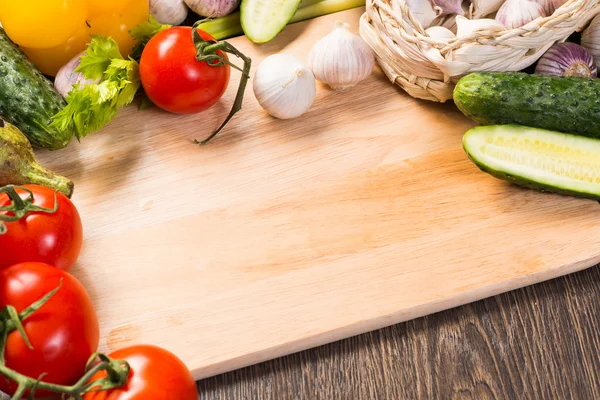 Vegetables on the kitchen board — Stock Photo, Image