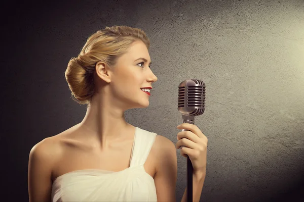 Attractive female singer with microphone — Stock Photo, Image