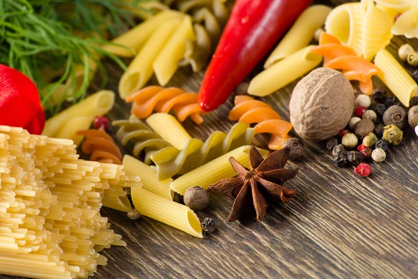 Spaghetti e verdure italiane — Foto Stock