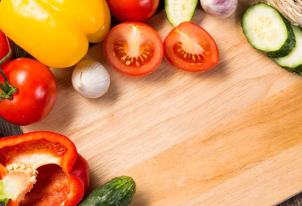 Vegetables on the kitchen board — Stock Photo, Image