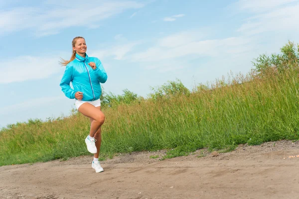 Jonge vrouw met — Stockfoto