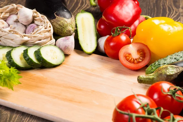 Vegetables on the kitchen board — Stock Photo, Image