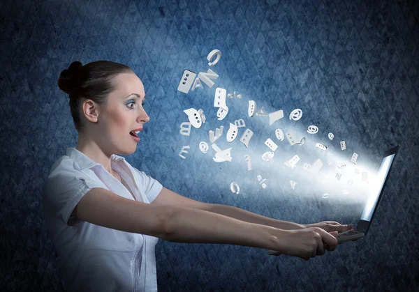 Woman holding a laptop — Stock Photo, Image