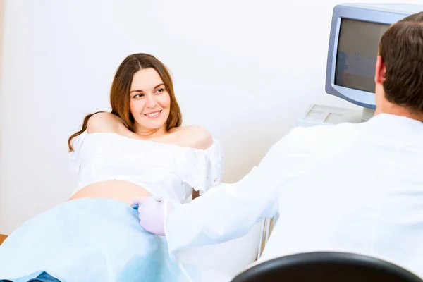 Pregnant woman on reception at the doctor — Stock Photo, Image