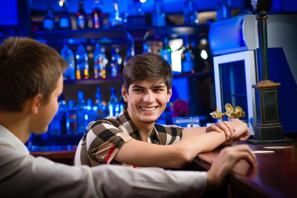 Men at the bar — Stock Photo, Image