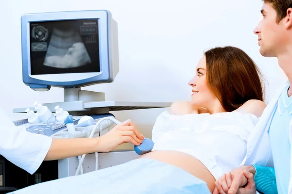 Pregnant woman on reception at the doctor — Stock Photo, Image