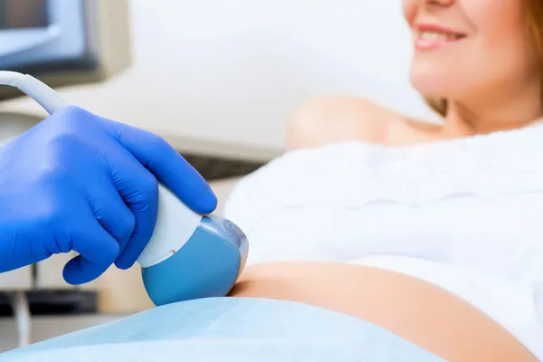 Abdominal ultrasound scanner for pregnant women — Stock Image Abdominal ultrasound scanner for pregnant women Stock Picture